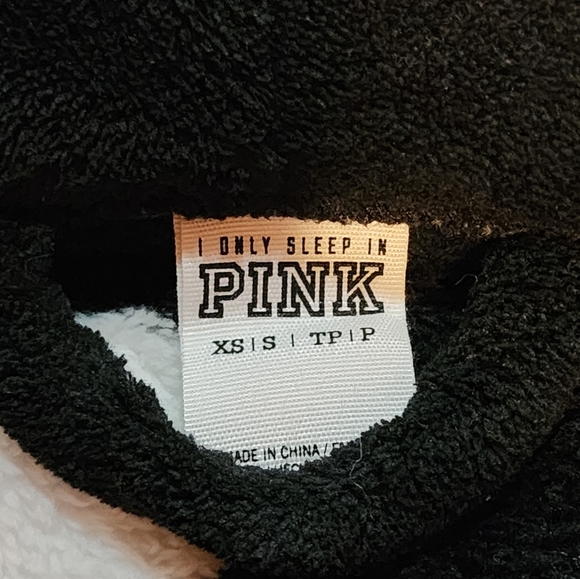 PINK Black Polka Dot Robe XS/S Fleece Belted Lounge Bathrobe Soft Plush Cozy - Picture 6 of 7